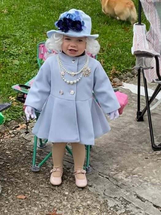Jalayne la niña de 1 año que se disfrazó de la Reina Isabel II en Halloween 