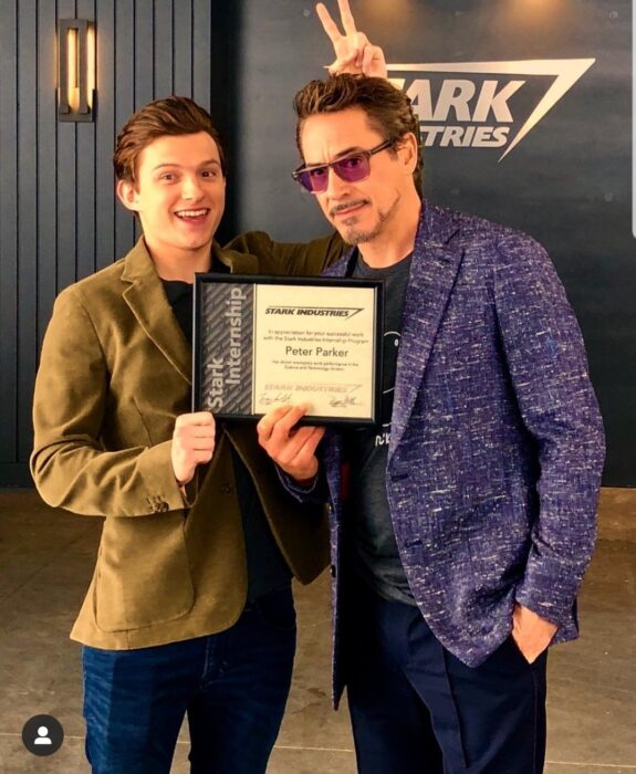 Foto de Tom Holland al lado del actor Robert Downey Jr.