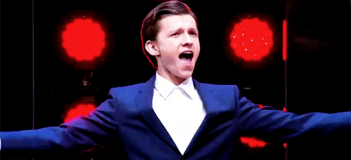 Gif de Tom Holland celebrando