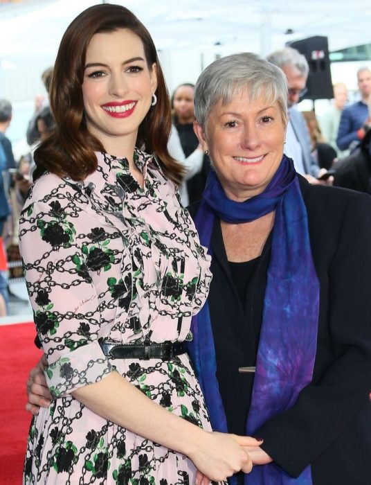 Famosos que posaron junto a sus madres en las alfombras rojas