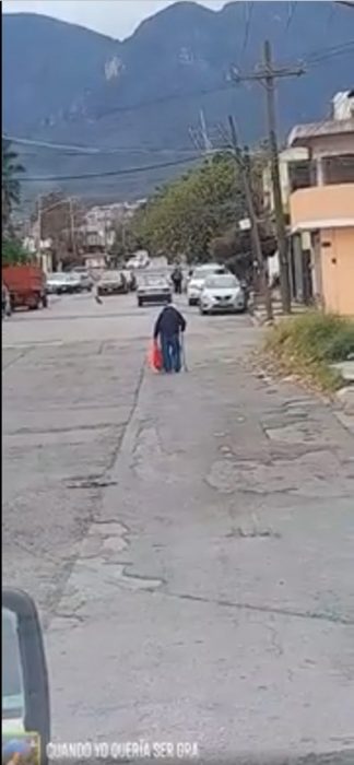 vídeo de un abuelito que vende sus dibujos para alimentar a sus nietos se hace viral en Facebook