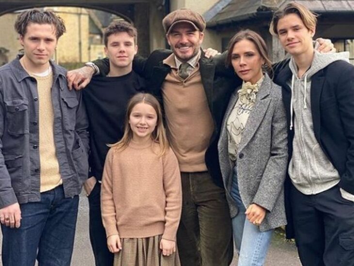Familia Beckham posando para una fotografía juntos