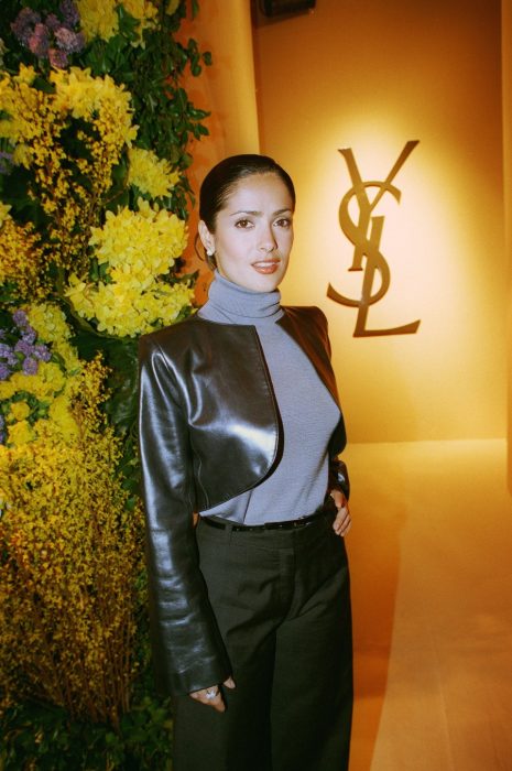 Salma Hayek usando sus mejores looks en una alfombra roja