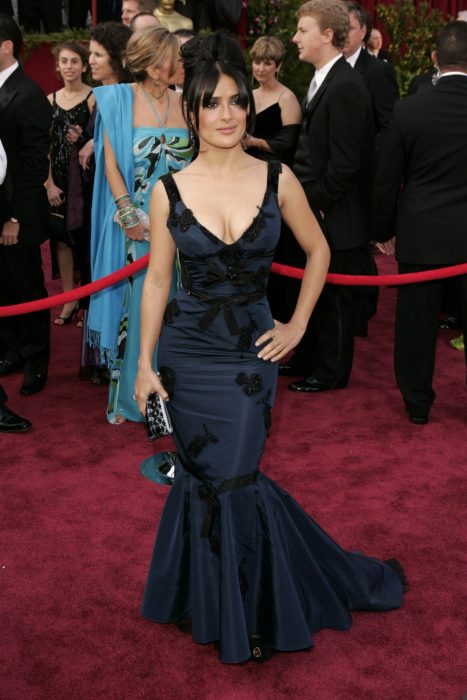 Salma Hayek usando sus mejores looks en una alfombra roja