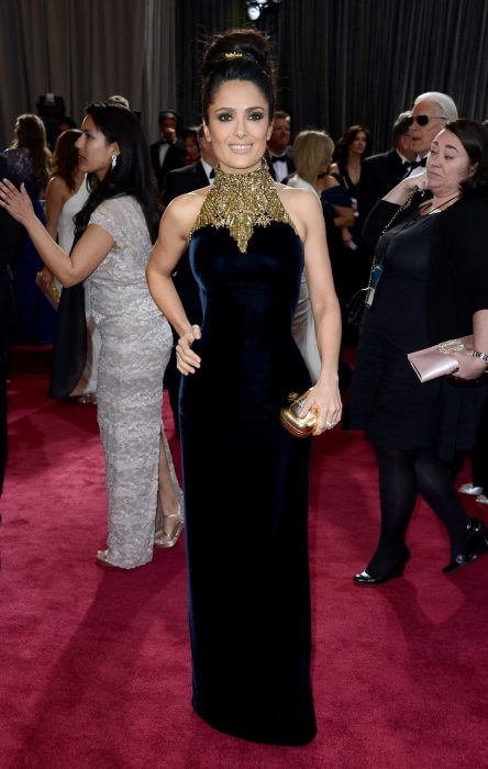 Salma Hayek usando sus mejores looks en una alfombra roja