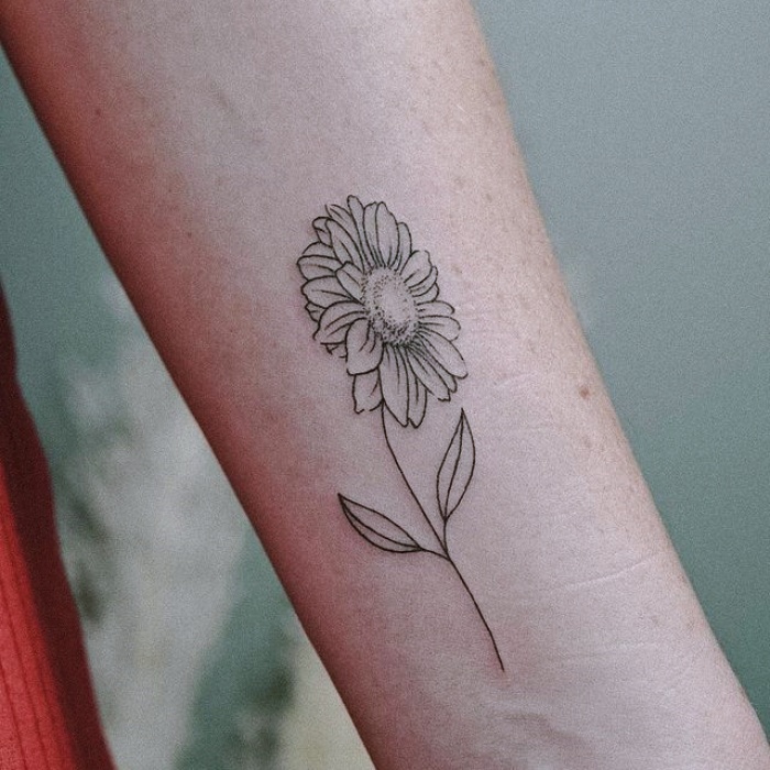 tatuajes con diseño de línea fina, fine line, one line, un solo trazo en forma de mariposa, flores, limones, retratos, animales, corazones