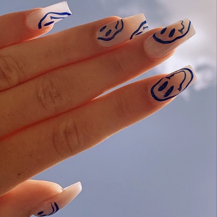diseño de uñas con estilo retro