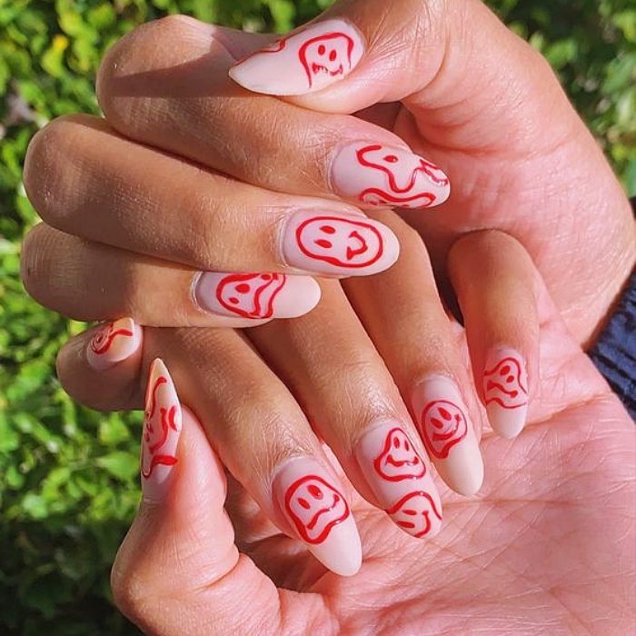 diseño de uñas con un toque groovy