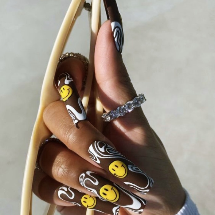 diseño que destaca con caritas felices