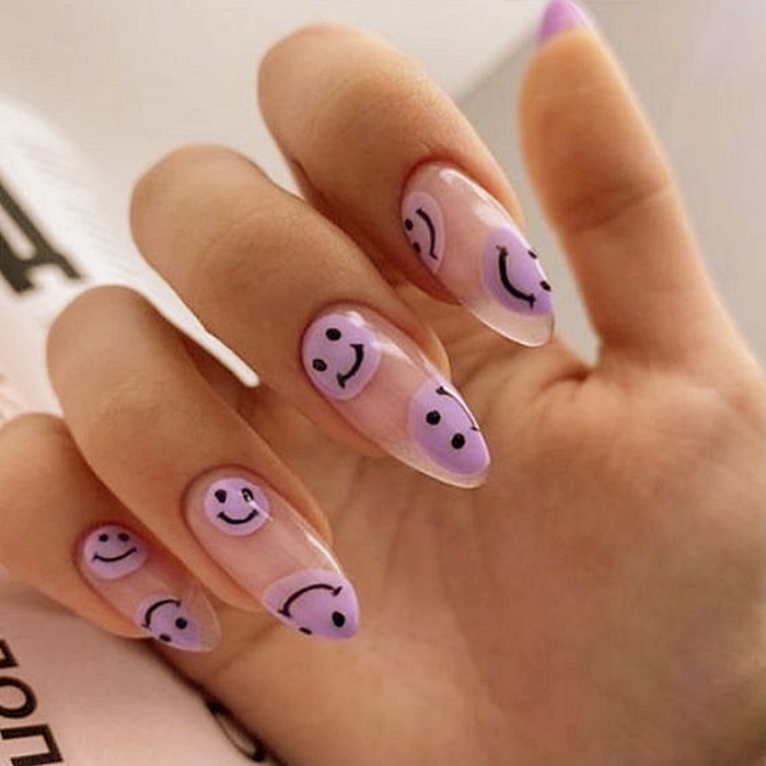 diseño discreto con caritas felices