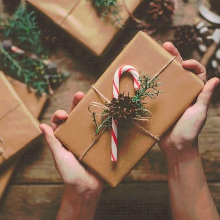 Maneras de envolver regalos navideños