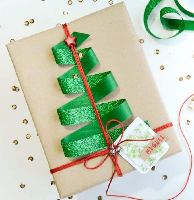 Maneras de envolver regalos navideños