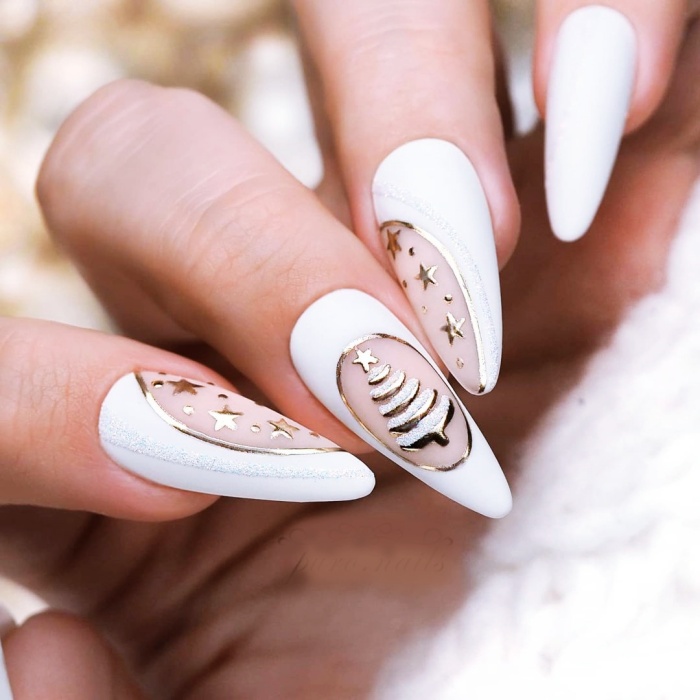 uñas acrílicas, gelish, postizas en color blanco con adornos navideños, pinitos, esferas, glitter, guirnaldas y diseños monocromáticos, chic, elegantes