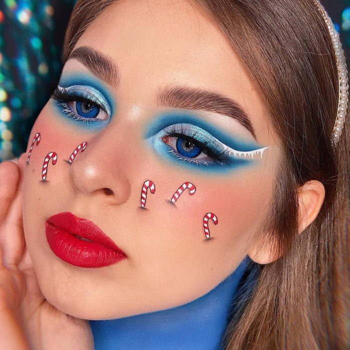 Maquillaje azul; 15 Maquillajes navideños que te convertirán en la reina del invierno