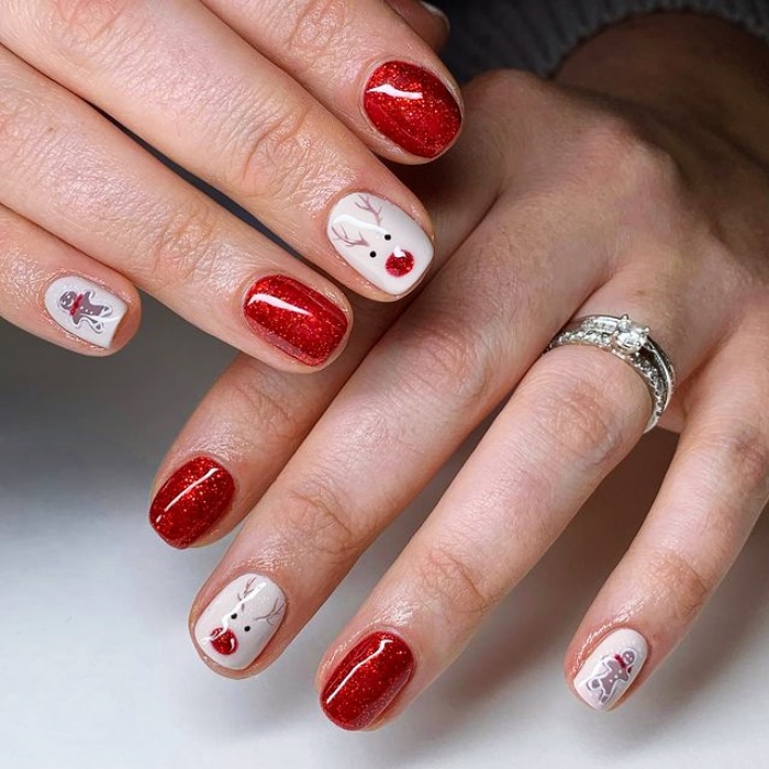 uñas postizas, con gelish, esmalte rojo con brillo, glitter, brillantina, dorado, moños, muñecos de nieve, largas, con punta cuadrada, de almendra
