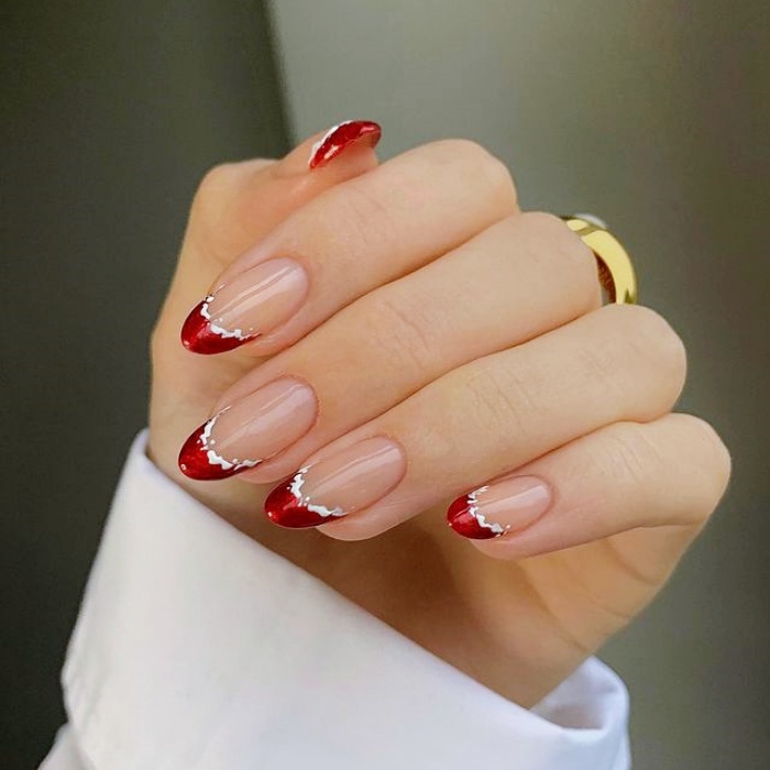 uñas postizas, con gelish, esmalte rojo con brillo, glitter, brillantina, dorado, moños, muñecos de nieve, largas, con punta cuadrada, de almendra