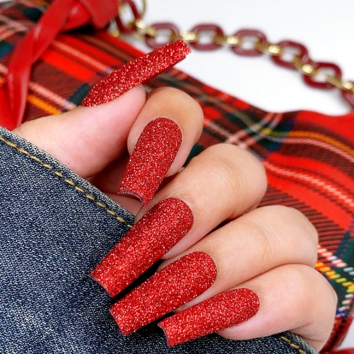 uñas postizas, con gelish, esmalte rojo con brillo, glitter, brillantina, dorado, moños, muñecos de nieve, largas, con punta cuadrada, de almendra