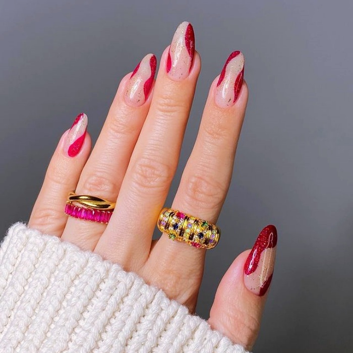 uñas postizas, con gelish, esmalte rojo con brillo, glitter, brillantina, dorado, moños, muñecos de nieve, largas, con punta cuadrada, de almendra