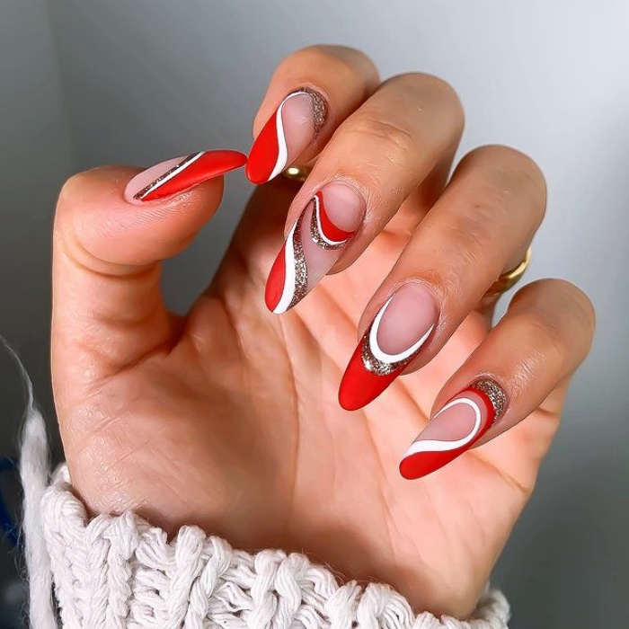uñas postizas, con gelish, esmalte rojo con brillo, glitter, brillantina, dorado, moños, muñecos de nieve, largas, con punta cuadrada, de almendra