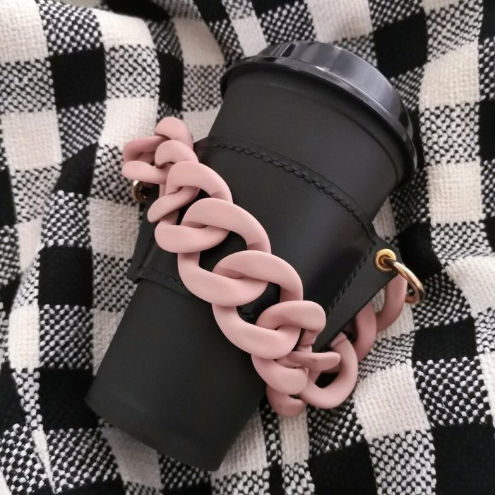 Bolso negro; 12 Coffee and Chains perfectos para completar tu outfit
