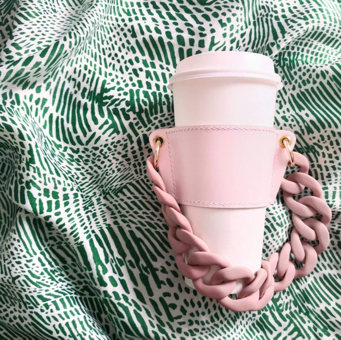 Bolso rosa pastel; 12 Coffee and Chains perfectos para completar tu outfit
