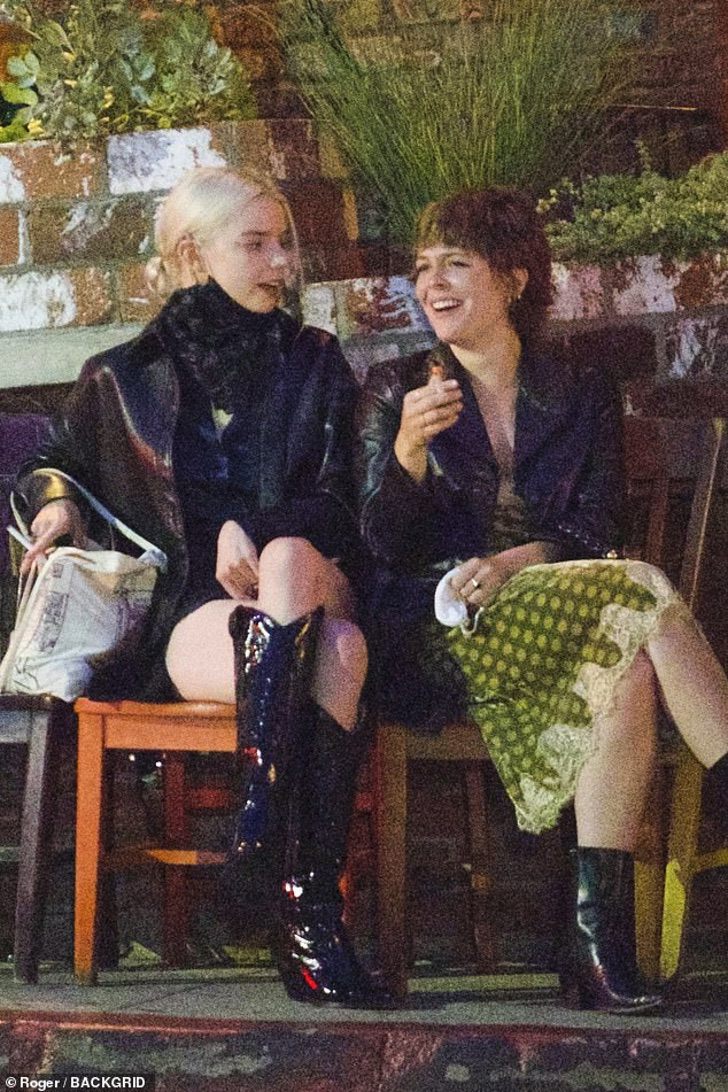 Anya Taylor Joy fue captada fumando y los fans la critican 