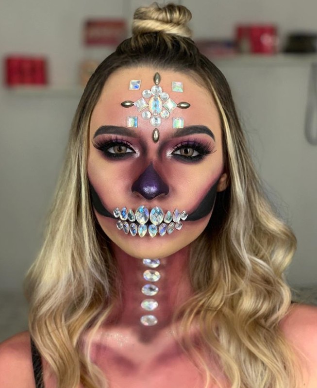 Catrina con pedrería ;18 Maquillajes de catrina glam para brillar esta Noche de brujas