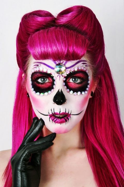 Catrina con cabello rosa ;18 Maquillajes de catrina glam para brillar esta Noche de brujas