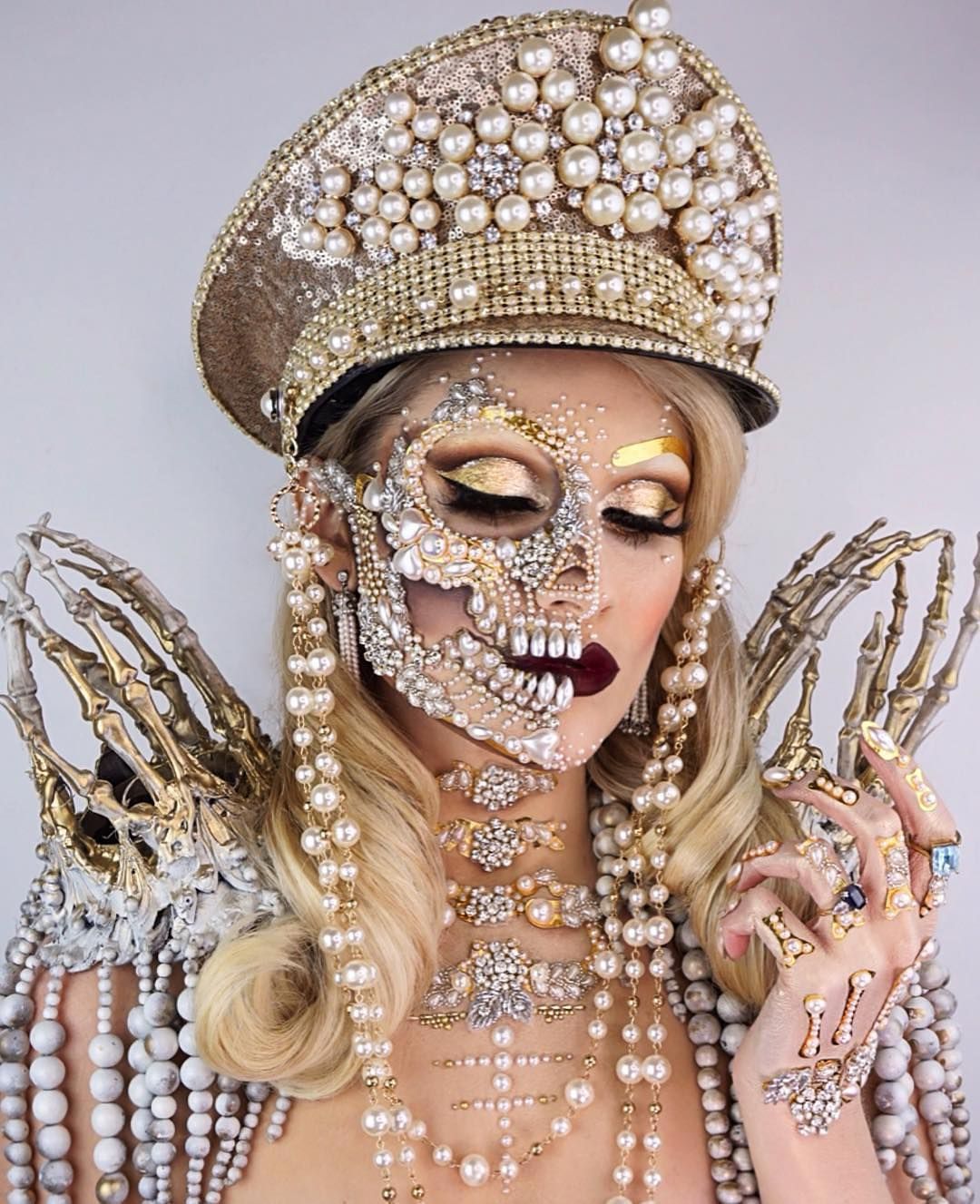 Catrina con joyas ;18 Maquillajes de catrina glam para brillar esta Noche de brujas
