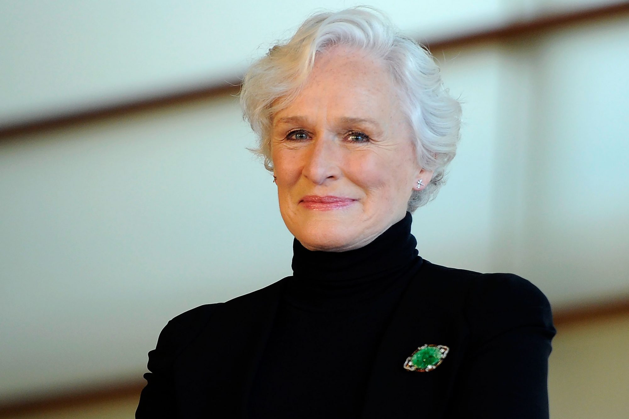 Glenn Close ;17 Famosos a los que las canas les sientan de maravilla