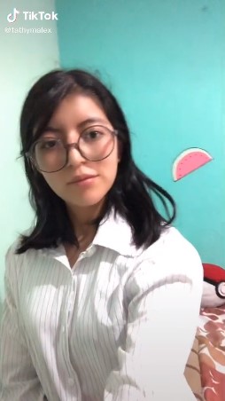 Chica contando en TikTok como entró a una casa pensando que era un cibercafé