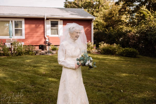 Abuelitos celebran 77 años de casados con una boda