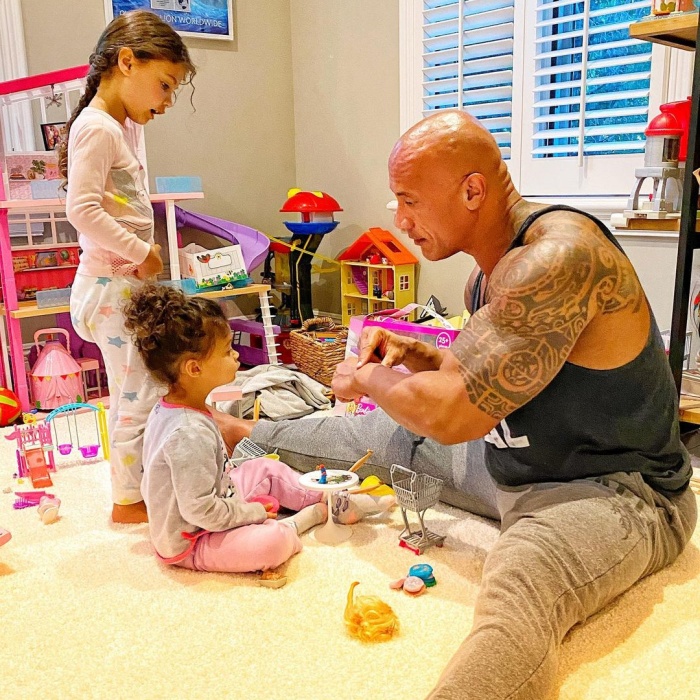 Dwayne La Roca Johnson con sus hijas Tiana, Simone y Jasmine