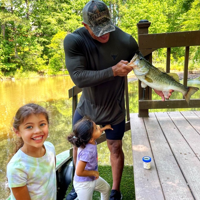 Dwayne La Roca Johnson con sus hijas Tiana, Simone y Jasmine