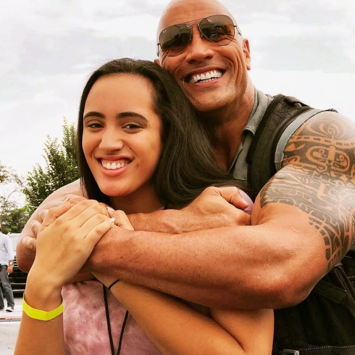 Dwayne La Roca Johnson con sus hijas Tiana, Simone y Jasmine