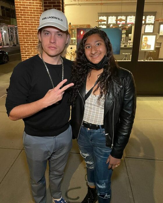 Marlen Orozco junto a diferentes artistas