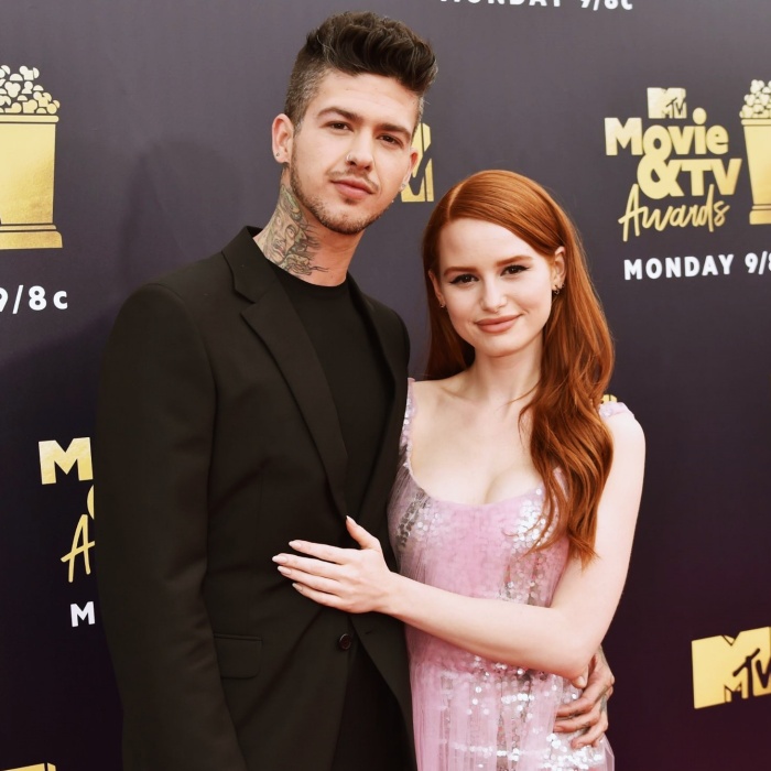 Madelaine Petsch y Travis Mills