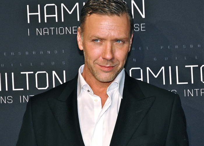 Mikael Persbrandt es Jakob Nyman