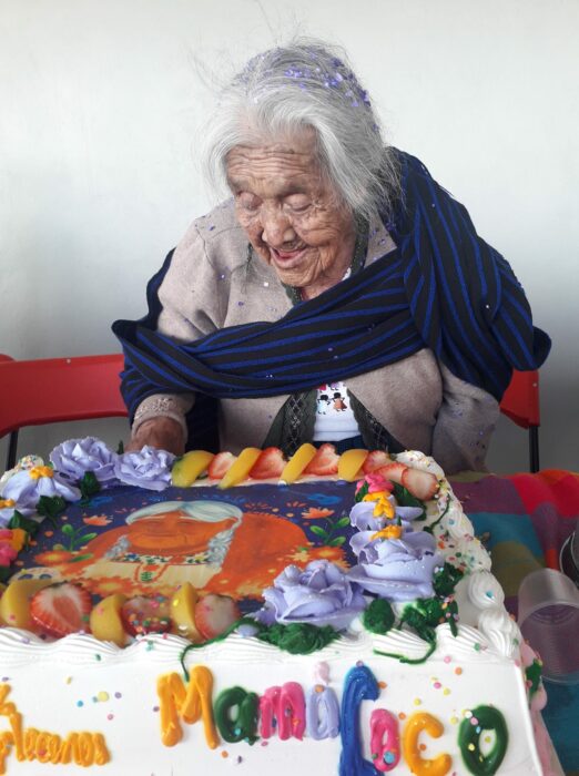 Mamá Coco de la vida real celebrando su cumpleaños