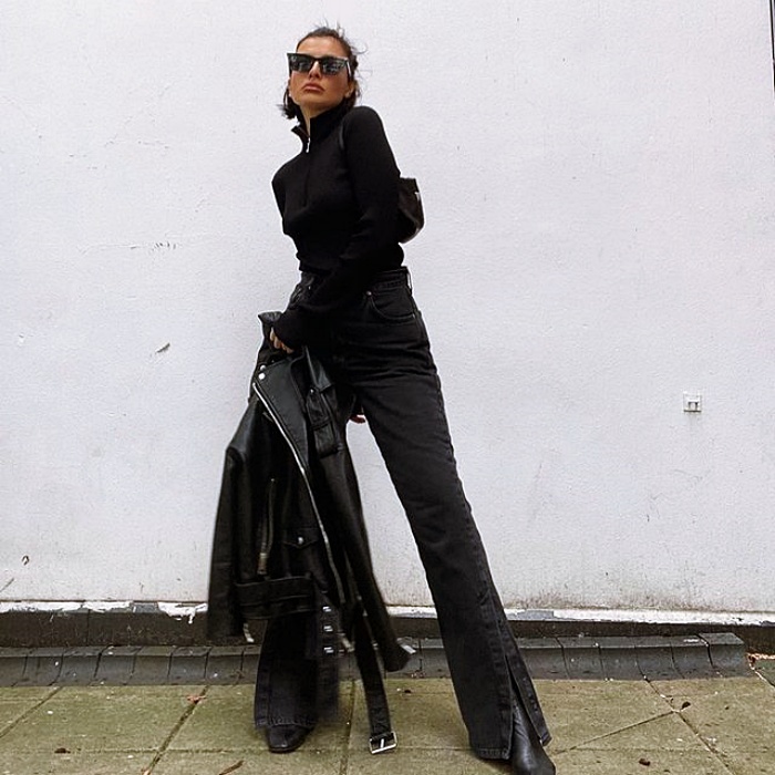 chica, cabello largo, corto, rubio, oscuro, negro, recogido usando un top blanco, negro, nude, beige, jeans, pantalones negros, tenis, botas, tacones, lentes de sol, bolso, chamarra, gabardina, cuero
