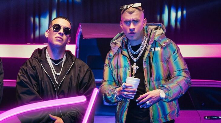 Daddy Yankee y Bad Bunny posando para Rolling Stones