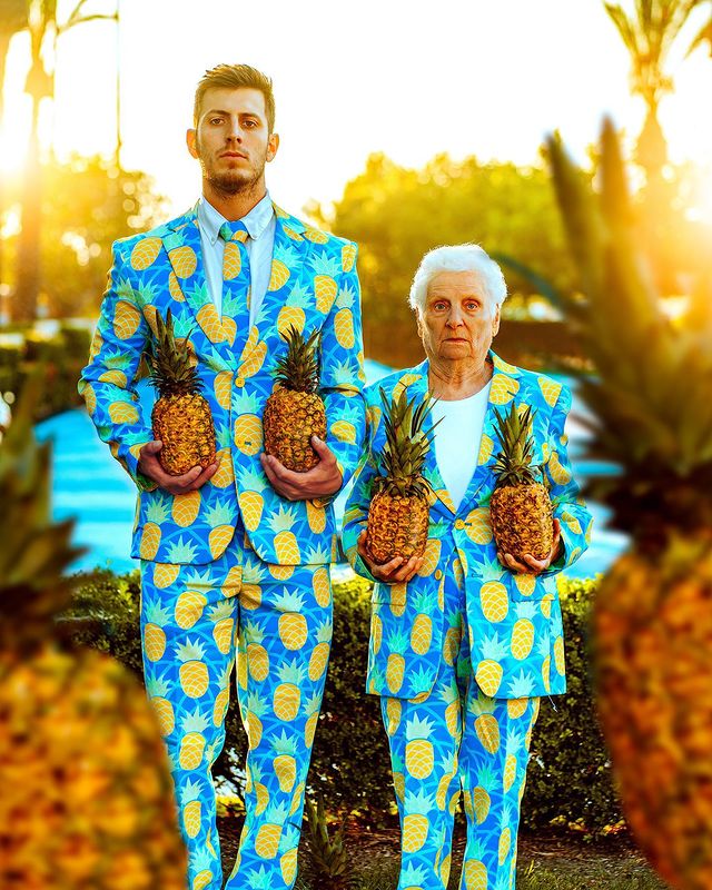 Ross Smith y Pauline Kana con piñas; Abuela y nieto toman las mejores selfies