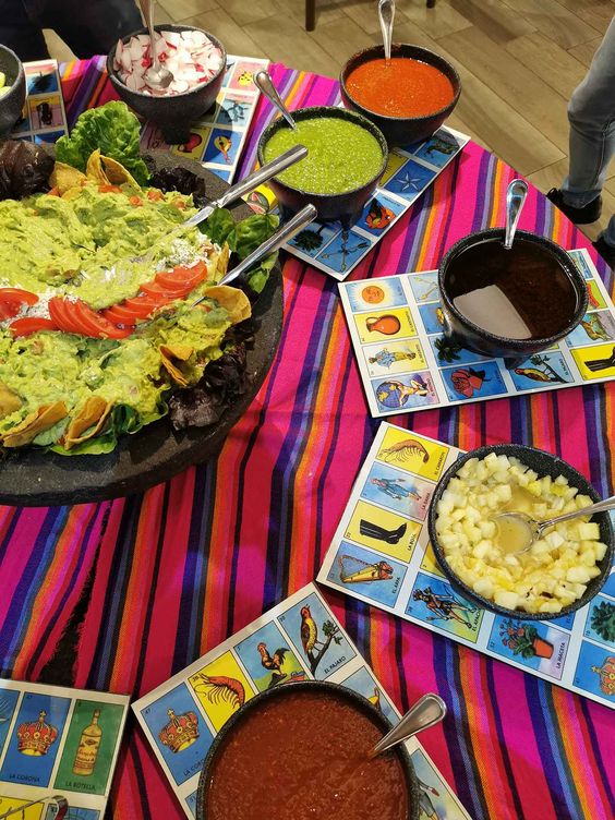 cartas de lotería como manteles ;19 Ideas para una fiesta mexicana colorida y con mucho sabor