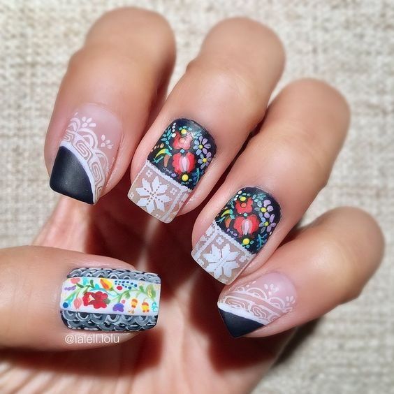 Uñas con diseño de tapetes; 20 Ideas para darle a tus uñas un estilo mexicano y lleno de color