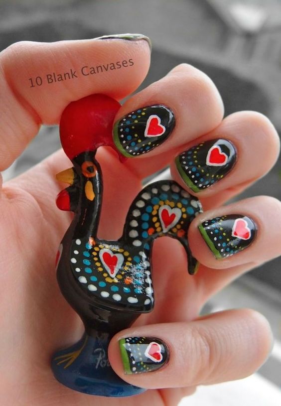 Uñas negras con corazones; 20 Ideas para darle a tus uñas un estilo mexicano y lleno de color