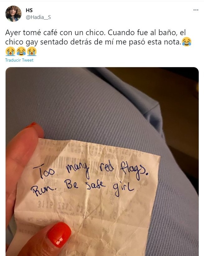 Mensaje escrito; Desconocido alertó a una chica en medio de una cita. Eran demasiadas malas señales