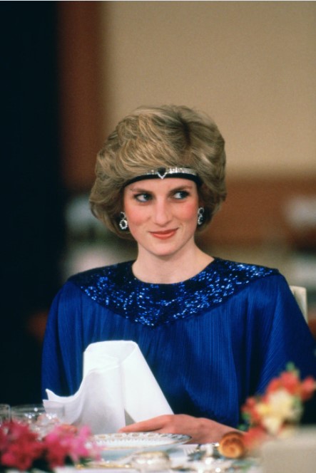 Princesa Diana con un peinado diferente