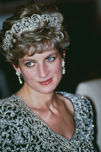 Princesa Diana con un peinado diferente
