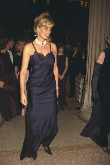 Princesa Diana con un peinado diferente