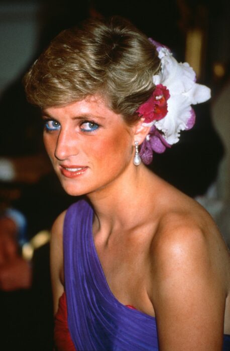 Princesa Diana con un peinado diferente